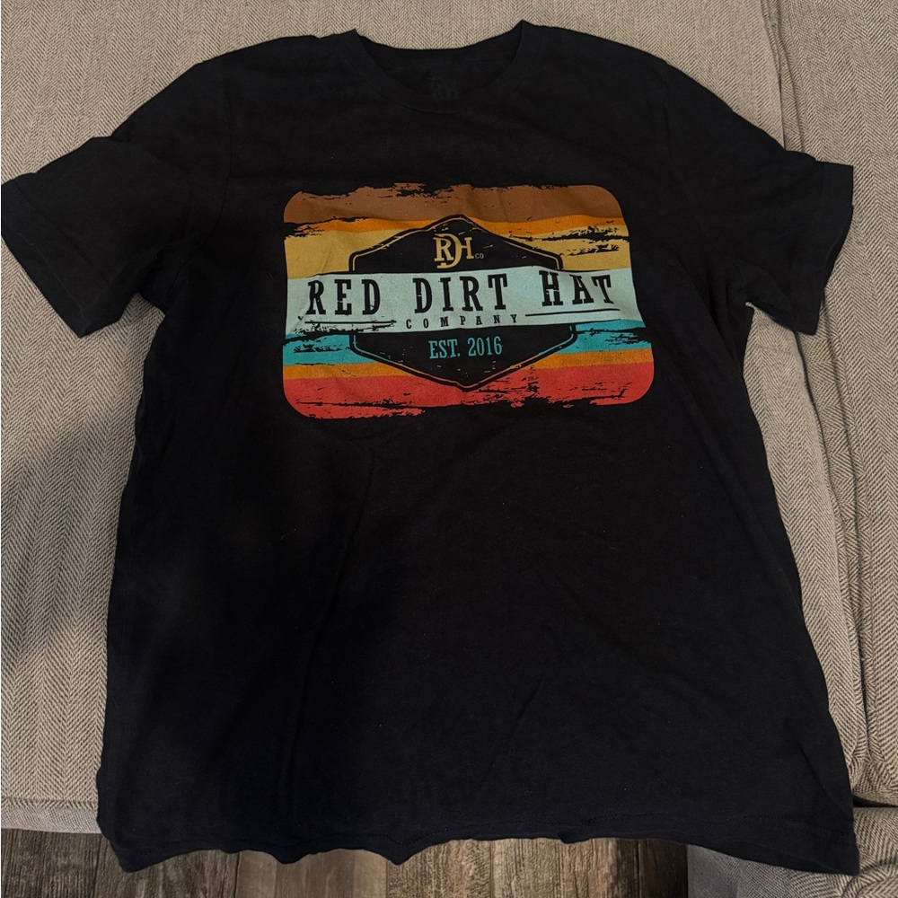 men’s red dirt tshirt